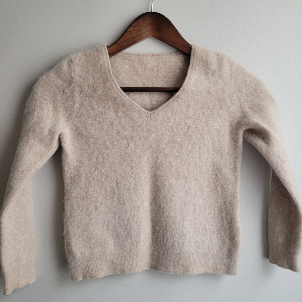 Cashmere Quiet Luxury Timeless Elegance Crop Beige Women's V-Neck Sweater, XS